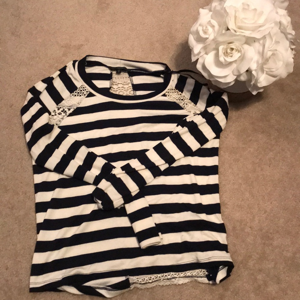 Long sleeve black and white shirt